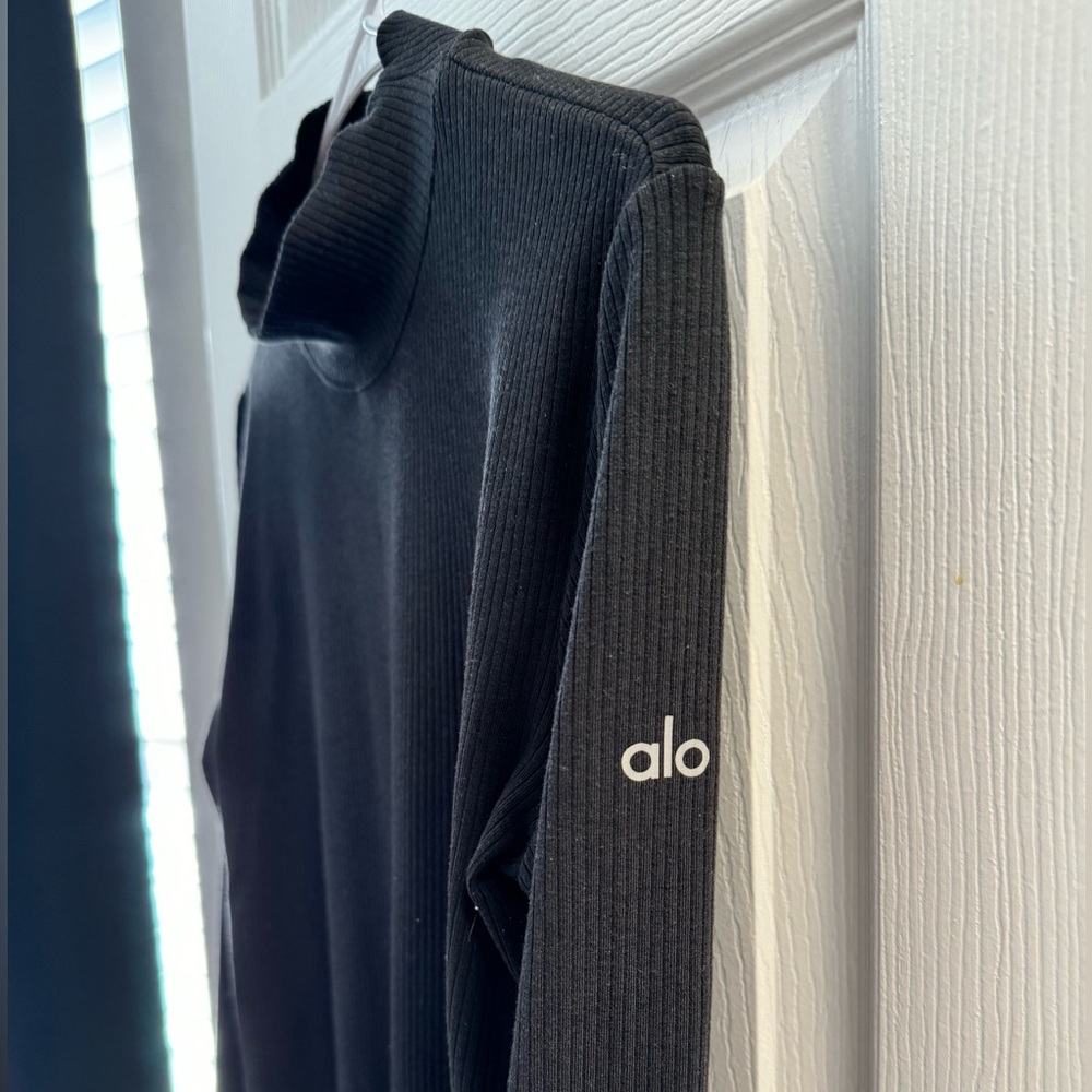 Alo Yoga- Wellness Rib Mock Neck Long Sleeve
